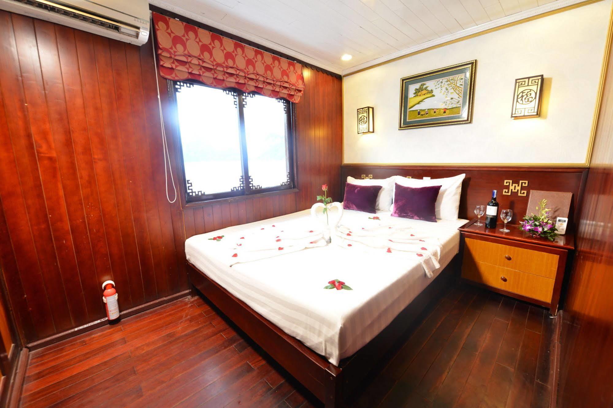 Hotel Halong Royal Boutique Cruises Hạ Long Exterior foto