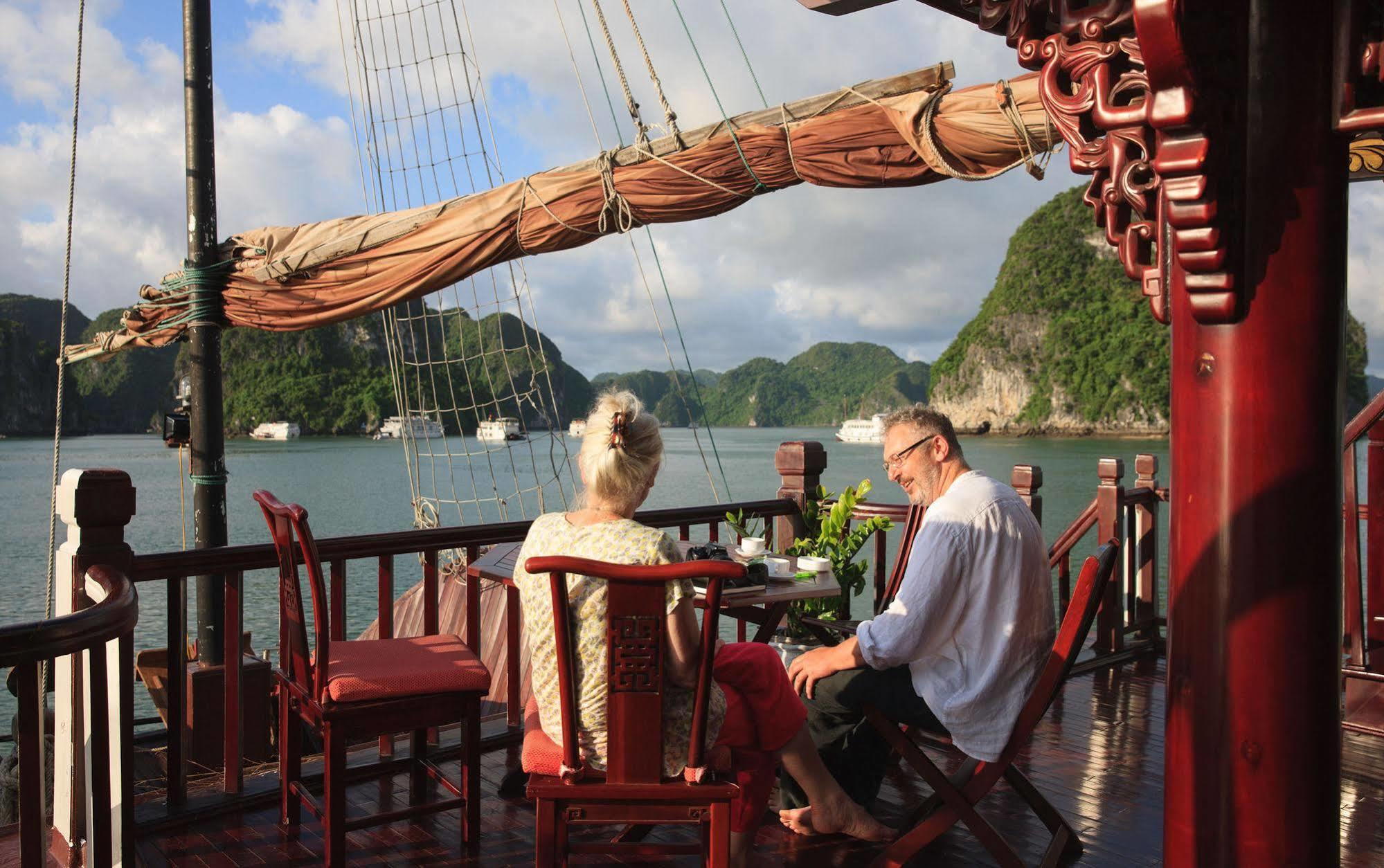 Hotel Halong Royal Boutique Cruises Hạ Long Exterior foto
